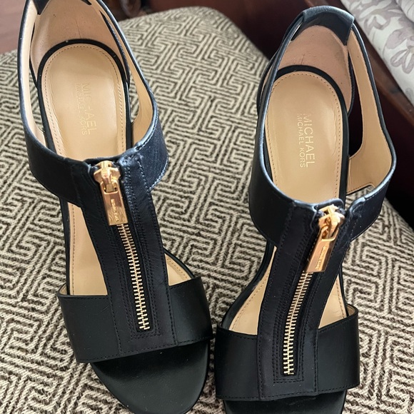 Micheal Kors heels - Picture 2 of 5